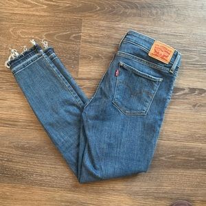 711 Skinny Levi’s